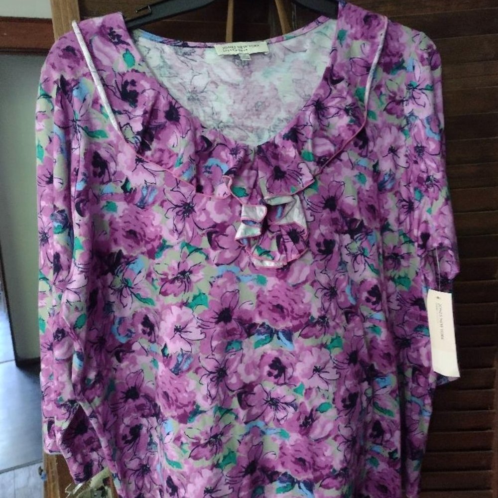 Women's Vneck Ruffle Tee Size 2x Jones New York NWT